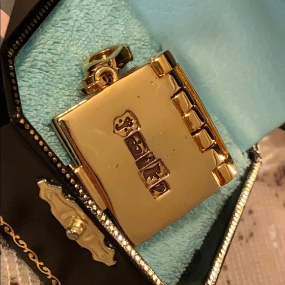 Juicy Couture LOOK BOOK CHARM GOLD Rare HTF New - Picture 7 of 8